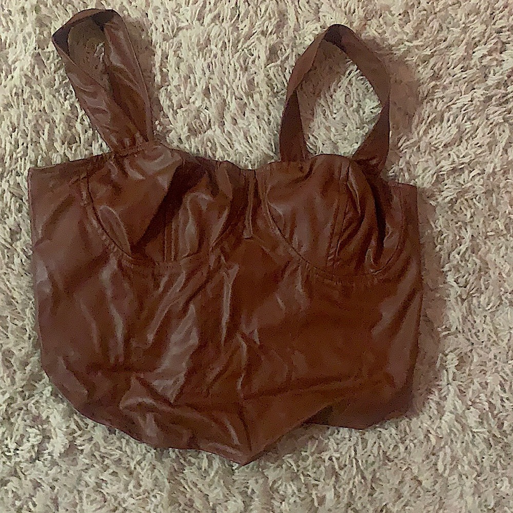 brown crop top.